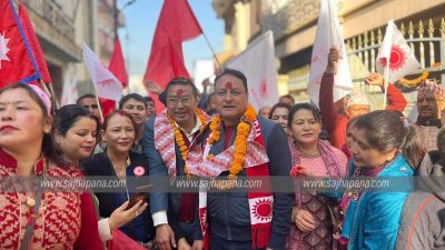 घरदैलोमा खुसी देखिएका सर्वेन्द र निरेशलाल