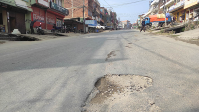 गोरखा सदरमुकामको सडक जताततै खाल्डाखुल्डी, सर्वसाधारणलाई सास्ती